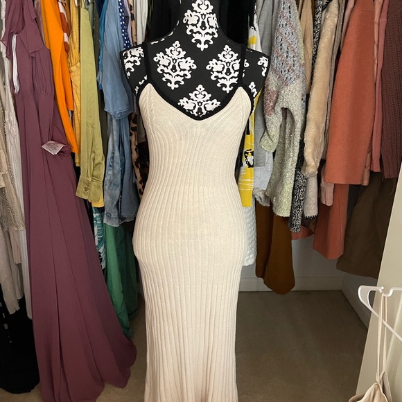 Freshman 1996 Dresses & Skirts - Elegant Cream Ribbed Maxi Dress